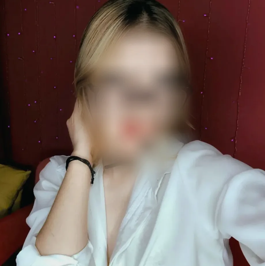 Dina, 22