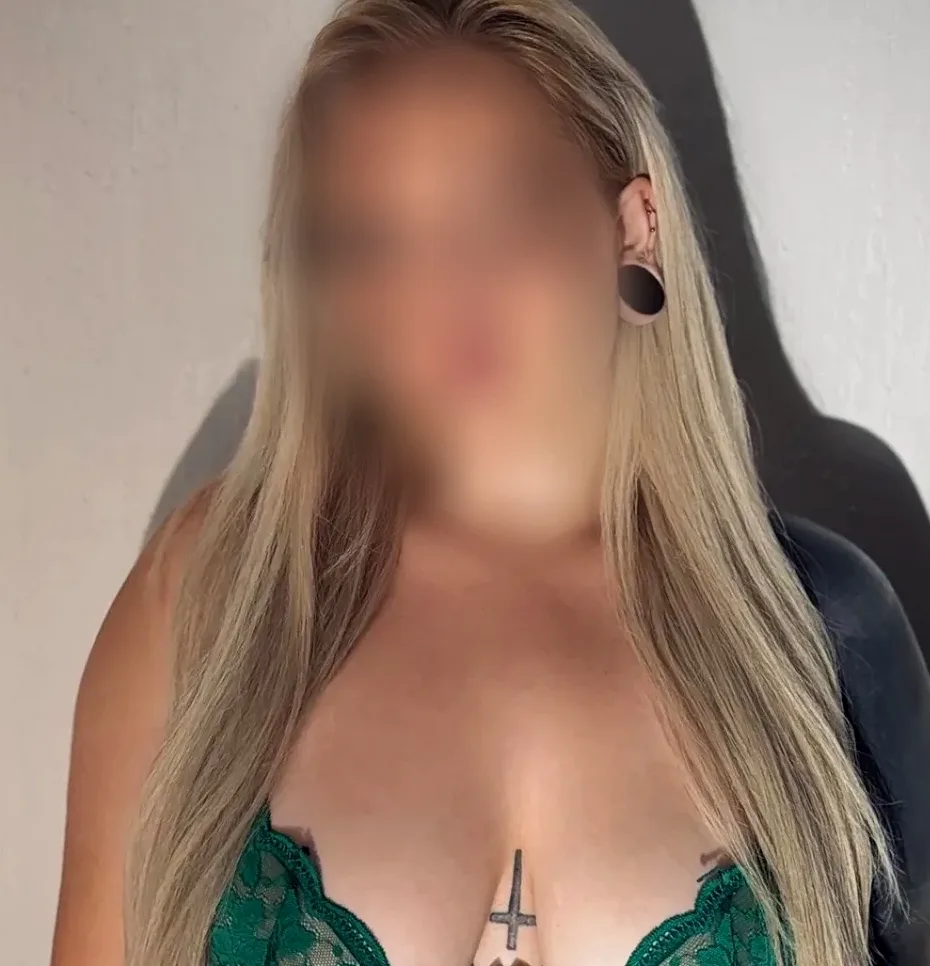Nia, 25