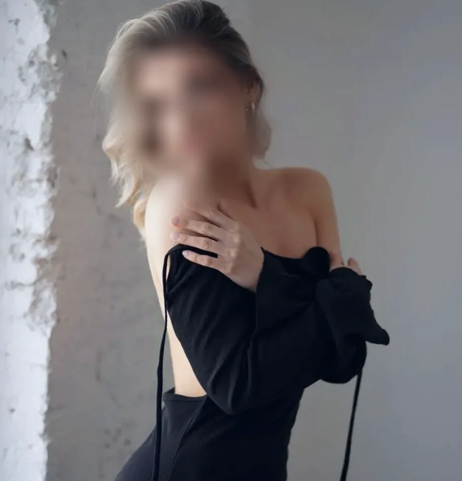 Rhona, 25
