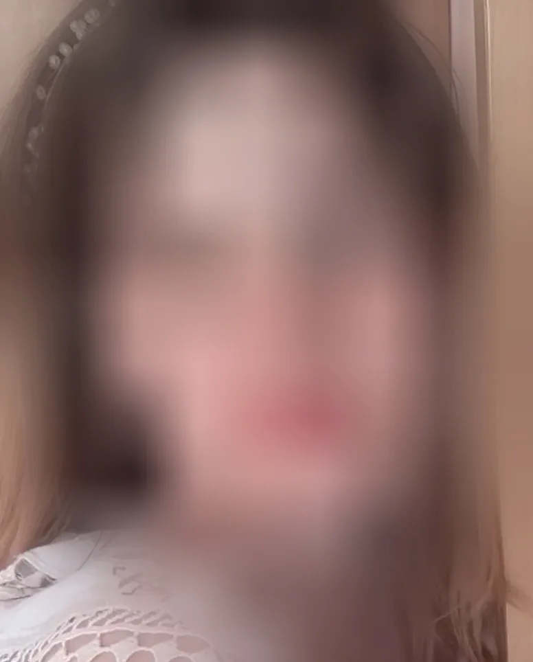 Saoirse, 28